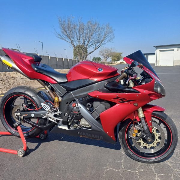 Yamaha R1 - Image 2