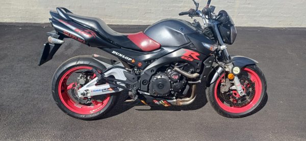 SUZUKI GSR 600 - Image 2