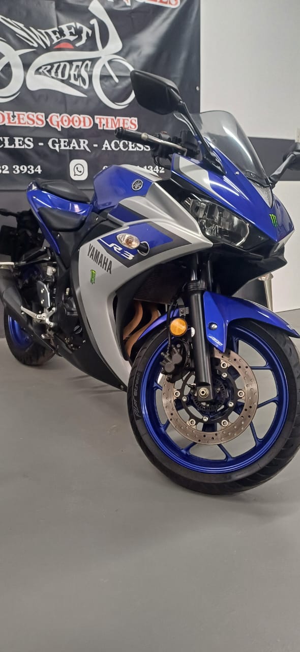 YAMAHA **R3**