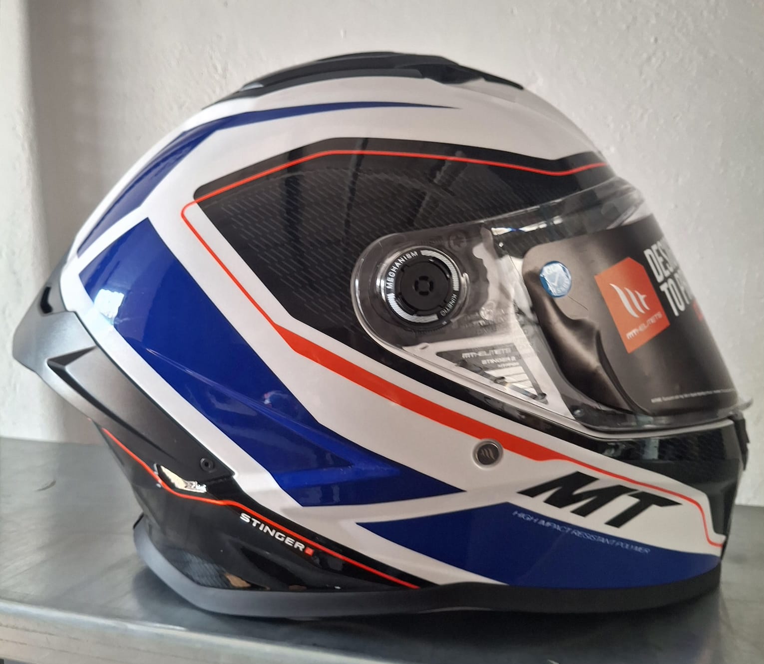 MT STINGER 2 Helmets