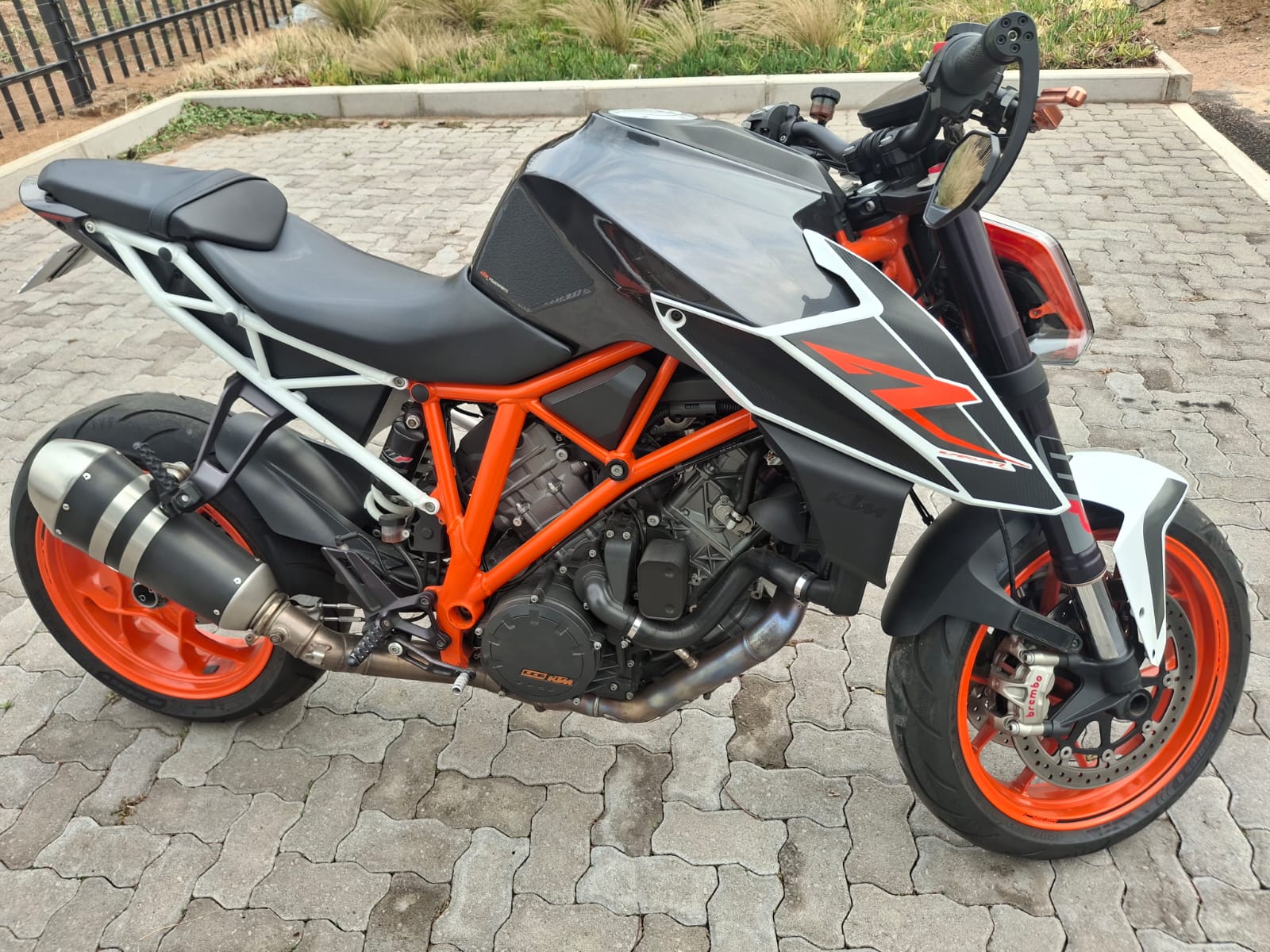 KTM 1290 SUPER DUKE - Image 2