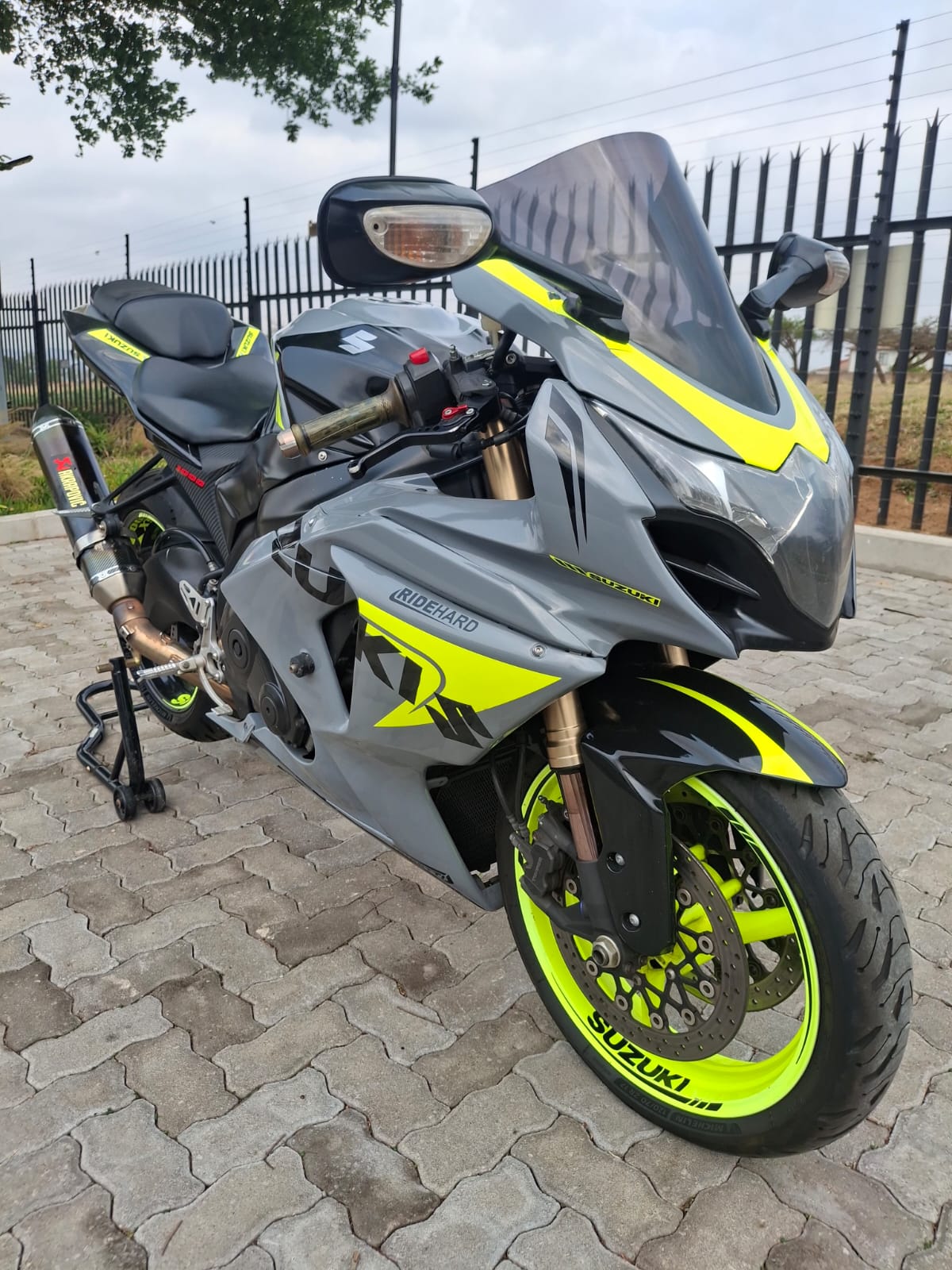 SUZUKI **GSXR 1000**
