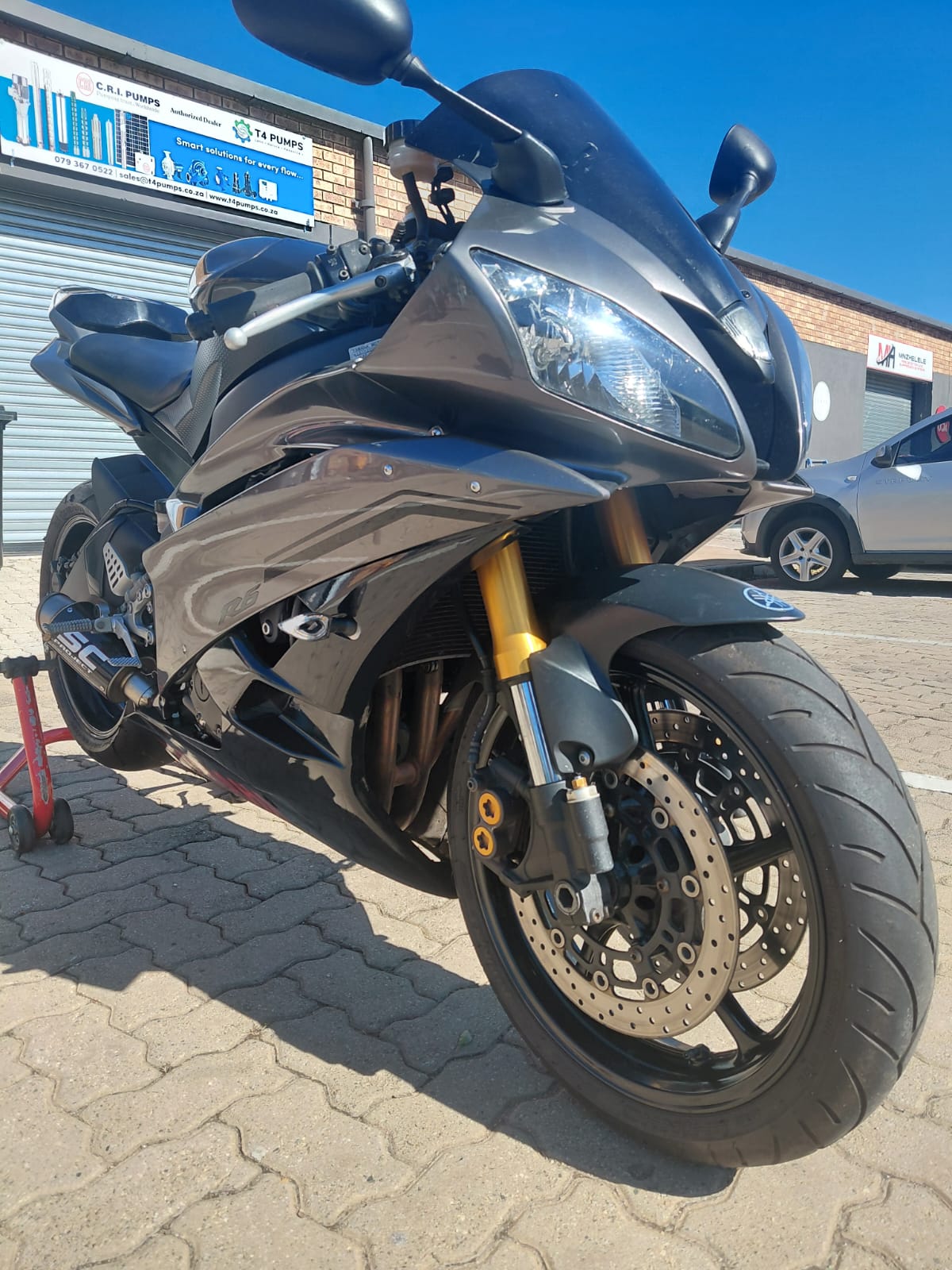 YAMAHA R-6